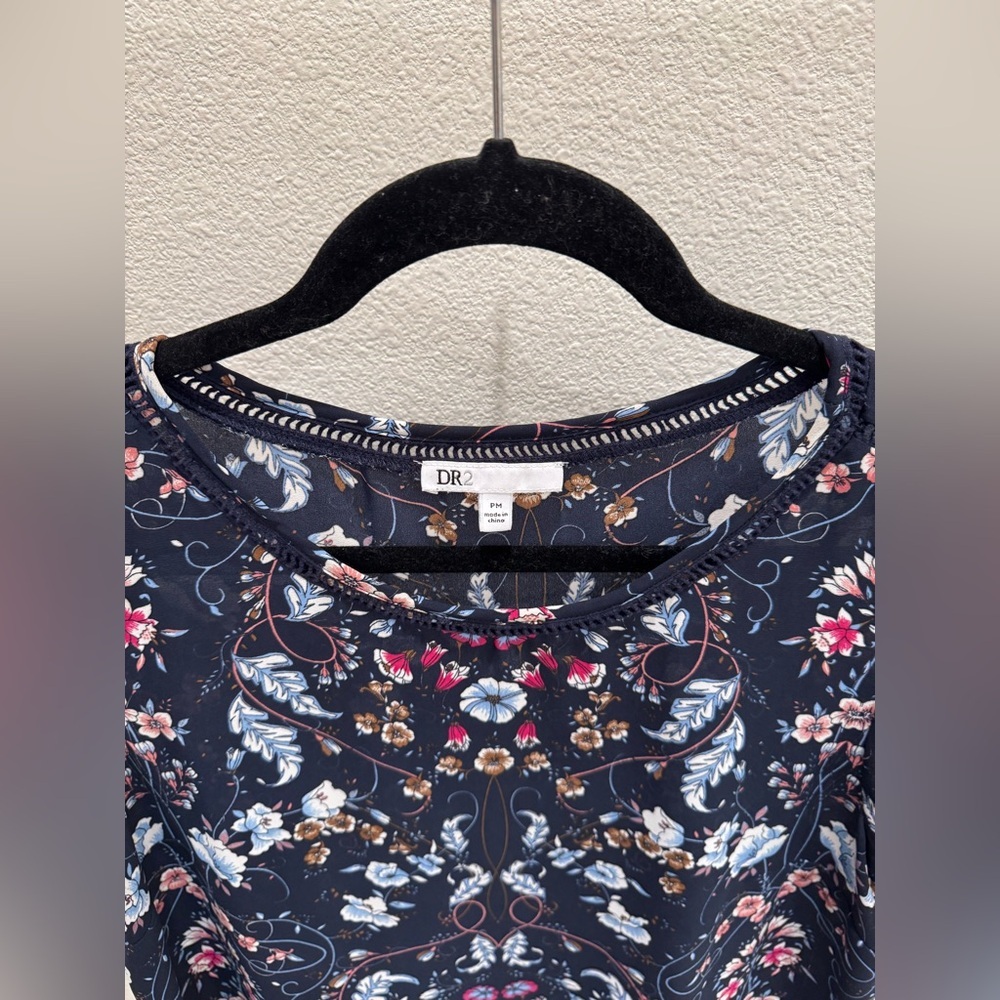 DR2 cap sleeve Floral Print Women's Top size petite medium - Picture 4 of 4
